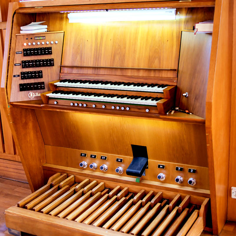 Spieltisch der Orgel der Evangelischen Kirche Köln-Zollstock